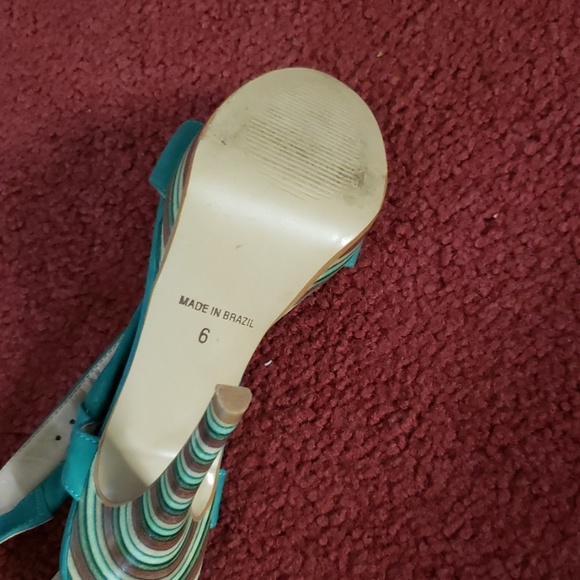 Shoes - Picture 3 of 4